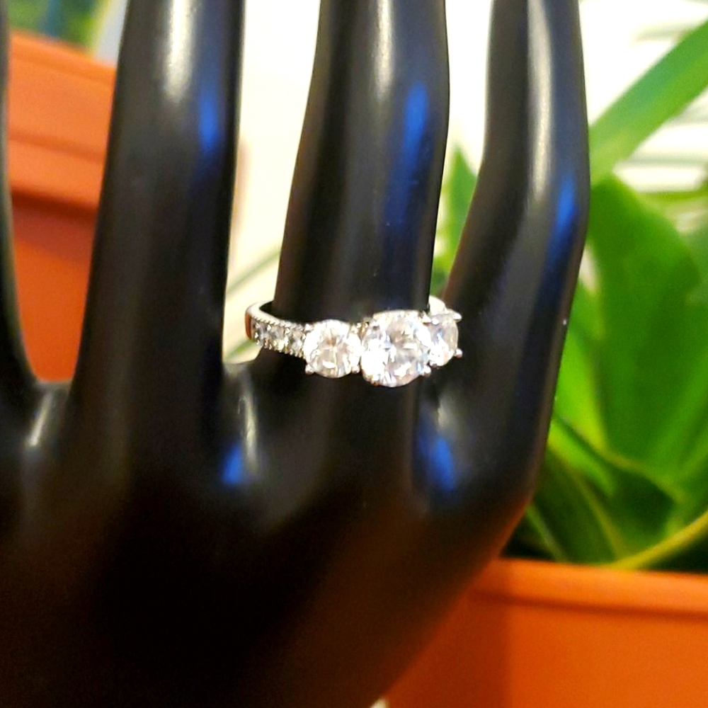 lia Sophia ring size 7